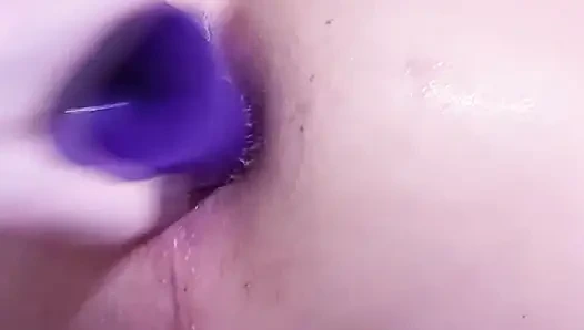 Büyük götlü trans kadın gotik kız tarafından götten sikiliyor