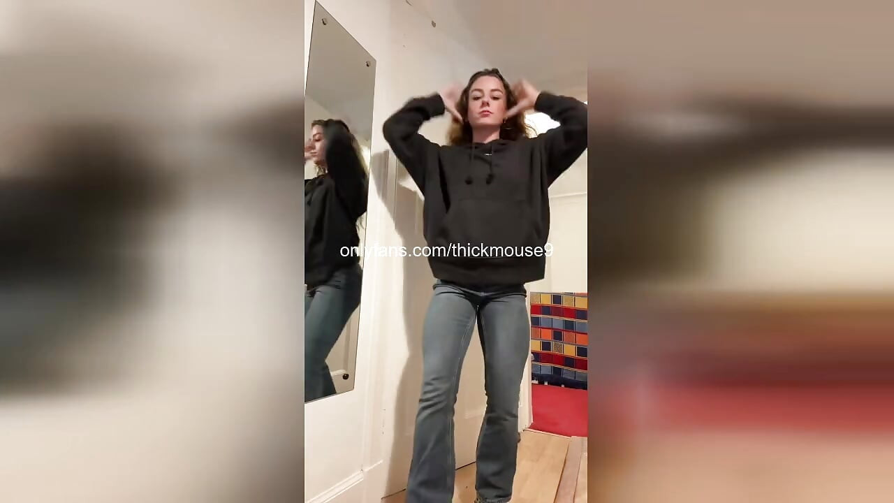 TikTok Live Nightmare - 18-årigs fisse i Gloryhole-ulykke!