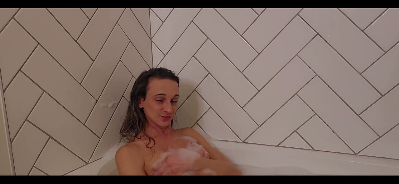 Shannon Rogue bathing