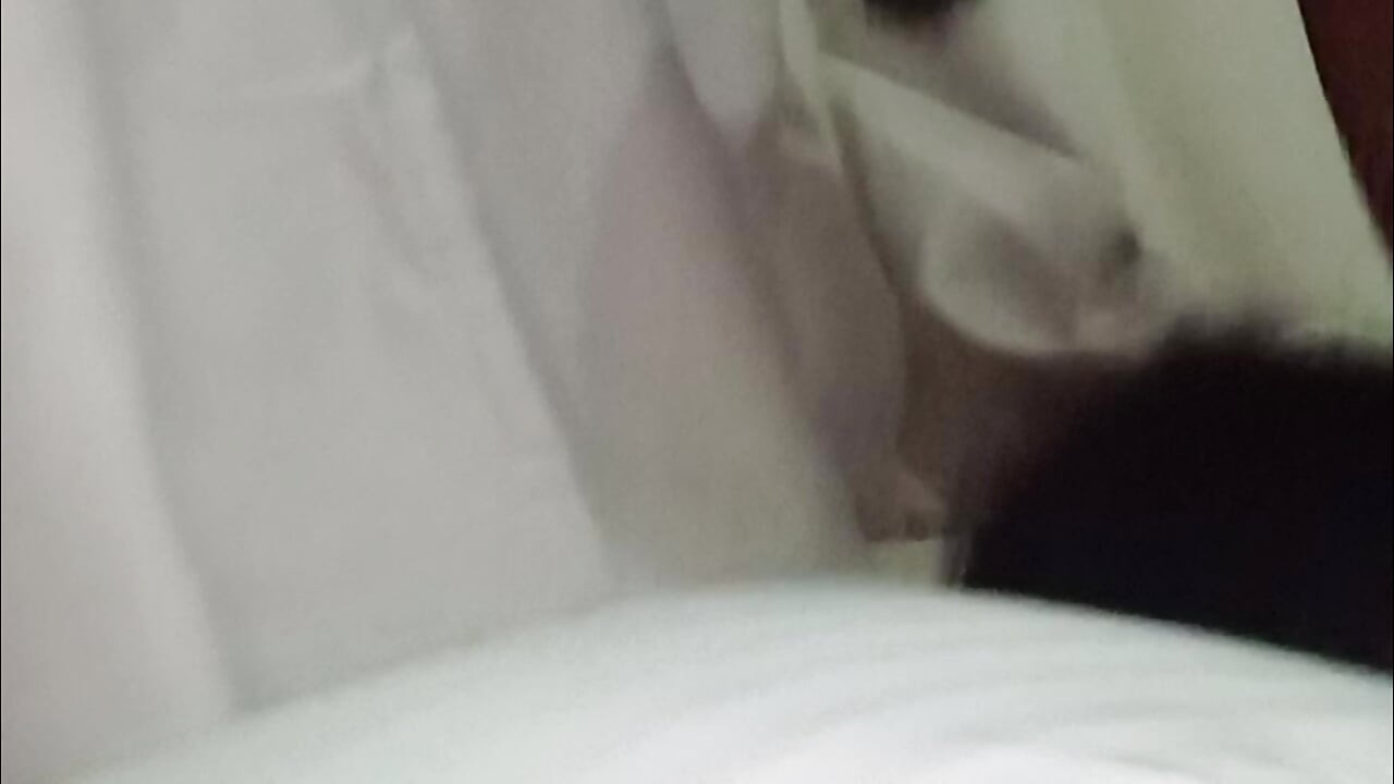 フィリピン人の女の子は信用しないで、彼女は私を騙したから罰を与えるの。