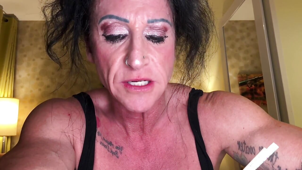 Gulp Thanksgiving: Goddess Kandy Feasts & Swallow You Down Her Throat