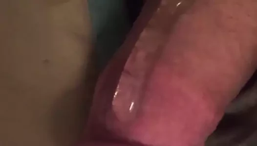 Lubrificando para masturbar meu pequeno pau patético