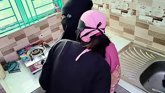 Indian bhabhi ki rasleela nanad ke saath kitchen me part one