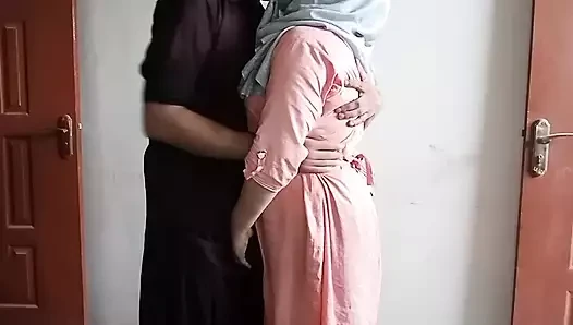 Desi indian married Aunty ki chudai hot Aunty ne Apne yar se chudwaya Muslim Hijabi desi Aunty