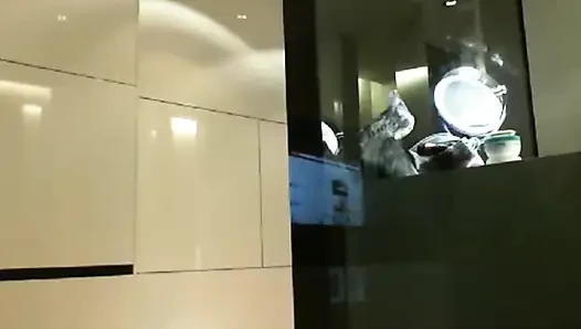 Dea Squirt и душ в Берлине