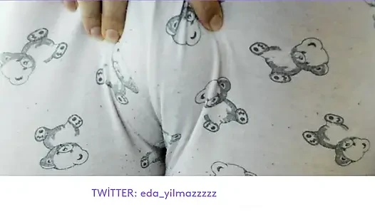 CAMELTOE- SWOLLEN PUSSY- MASTURBATE WITH PAJAMAS