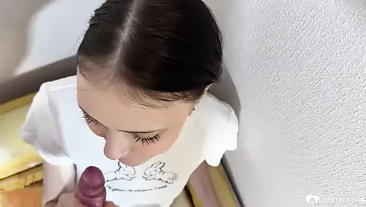 Грязный минет и скачка с молодой брюнеткой