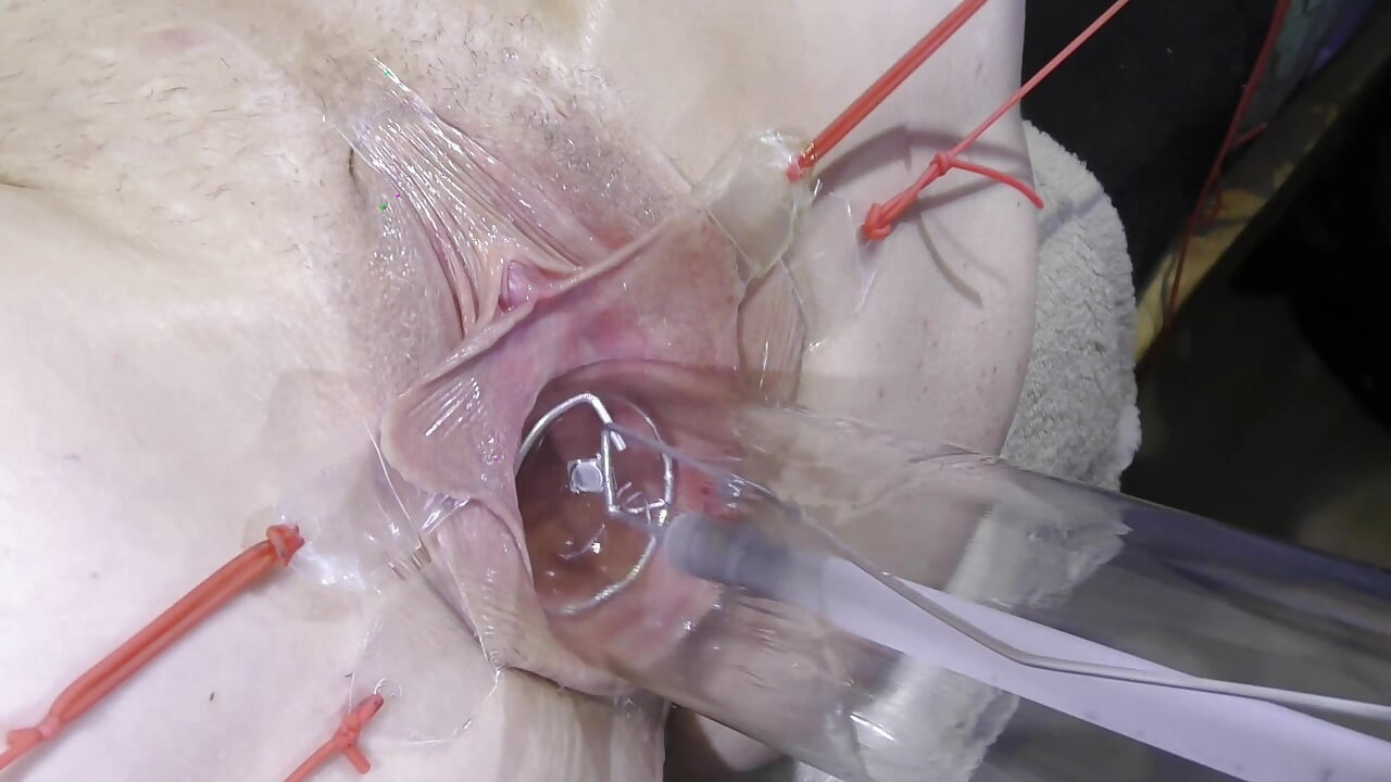 Far Spread Pussy Cận cảnh chết tiệt với đèn 1000watt