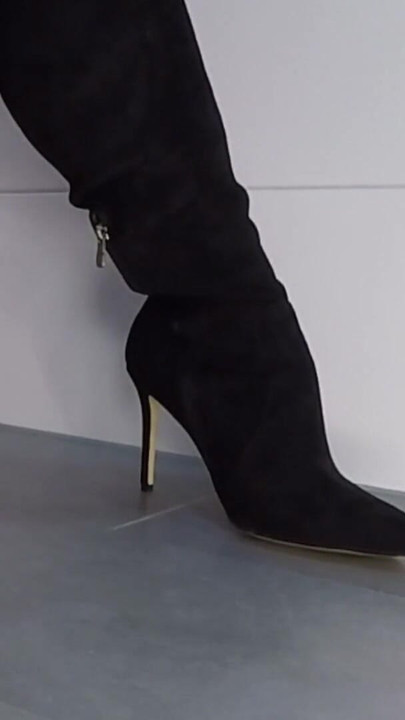 Zapanjujući trenutak iz "Crossdresser u visokim potpeticama hands-free orgazam prostate, svršavanje"