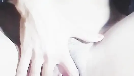 Ich ficke meine jungfräuliche enge muschi. Bangladeschisches dorf Studentin selbstfickendes virales video.