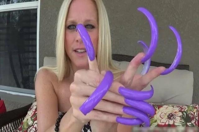Gorgeous Heather aplying lotion on her hands