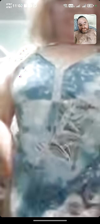 Ibu-ibu hot bikin aku video call