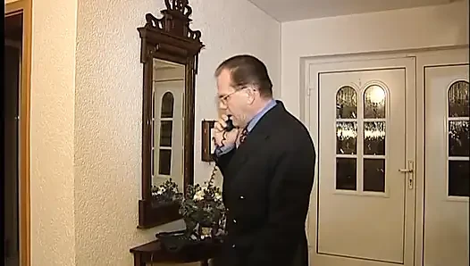 Она слабее в учебе, поэтому ей нужно принять наказание