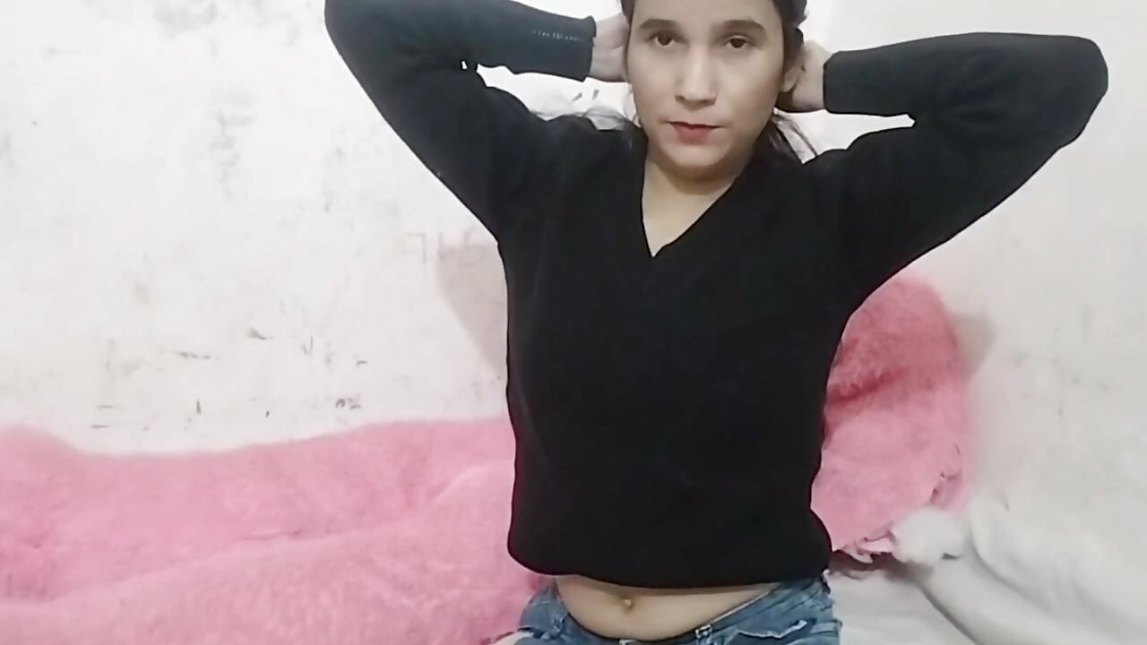 Desi aunty ko saman dene ke bahane pel diya