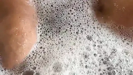 Lalu aku mandi