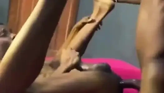 Zenci zenci erkek arkadaşını sikiyor