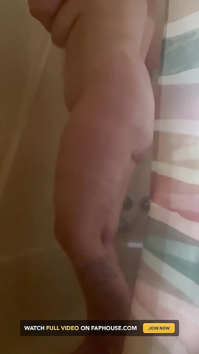 Start to Shave the Fat Pussy