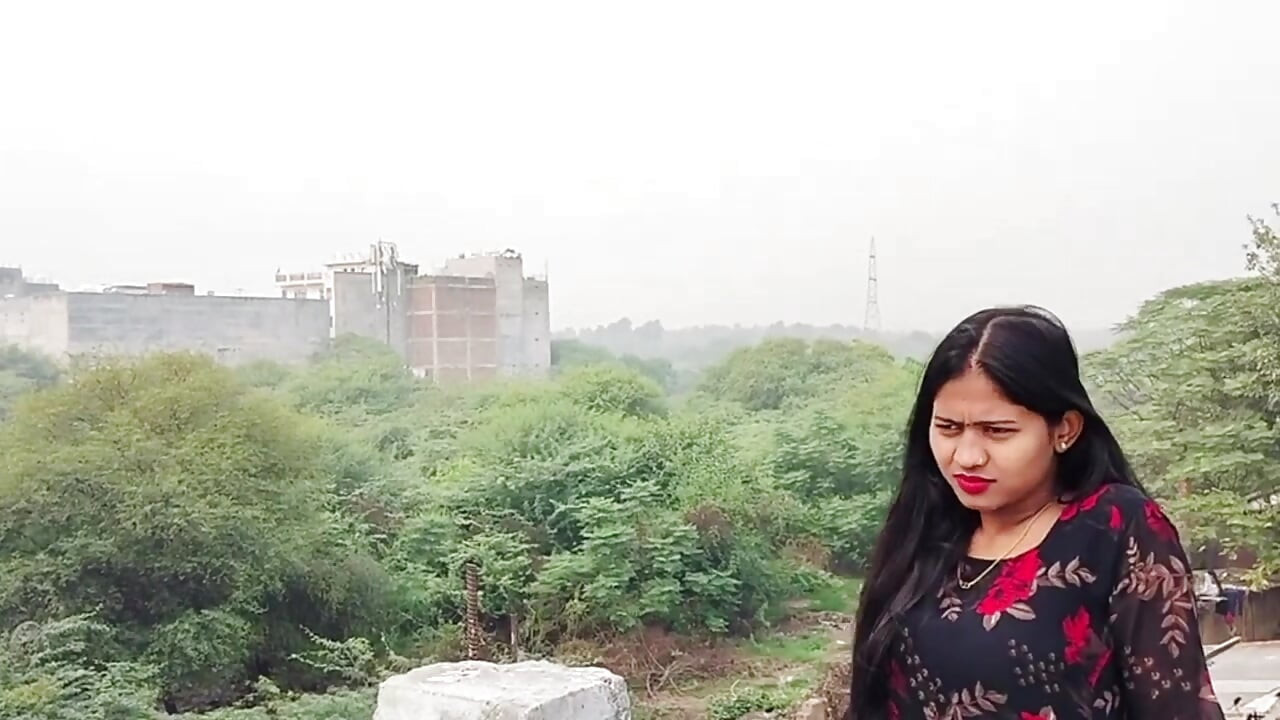 उसने एक अजनबी लड़के के साथ छुट्टी पर अपने पति को धोखा दिया और धोखा दिया, लेकिन वह बहुत सुंदर है