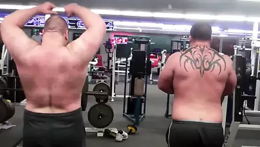 Strongman baba ayı kas çıkıntı