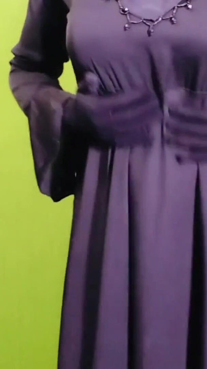 美しいアメナ・バービーがブルカとヒジャブを着用して室内でセックスをする | クリップ 1