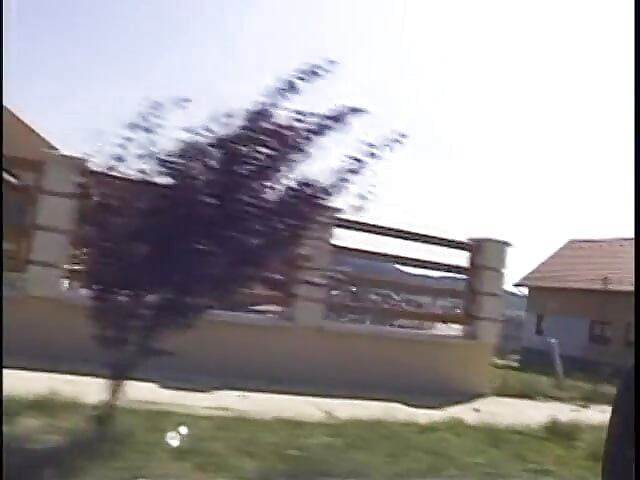 A szerencsés csávónak van egy férfi és egy ribanc nője, akiket megdughat