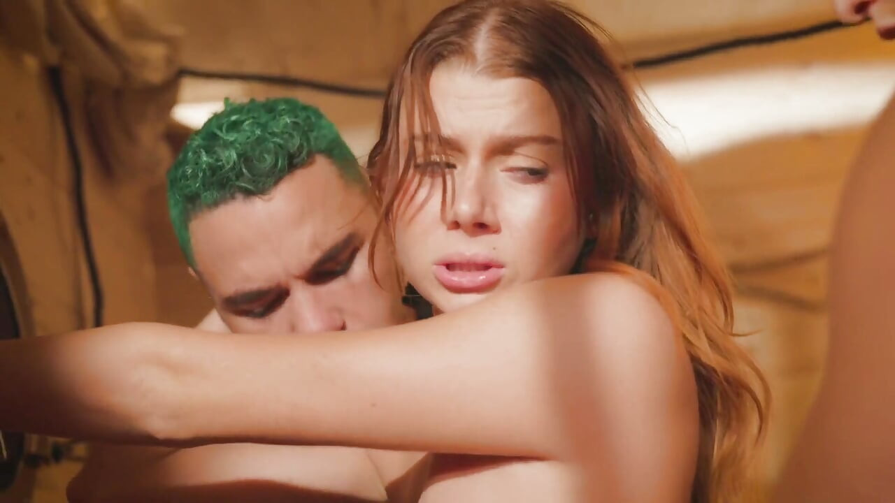 Stella lux iki sert yarağı emiyor ve sekiyor - tek parça porno cosplay parodisi