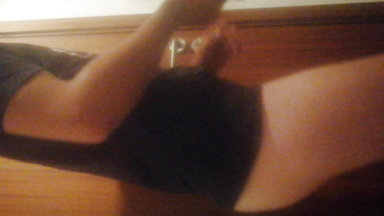 Sissyboy beyaz ibne twink BBC emme eğitimi alıyor ve kıçını sikiyor