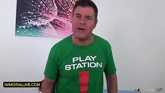 Kiliseden muhteşem melek kayıp kuzu etini iyileştiriyor - yaşam hakkında daha iyi hissetmenin yolu mu? Bir kıza döl ver!