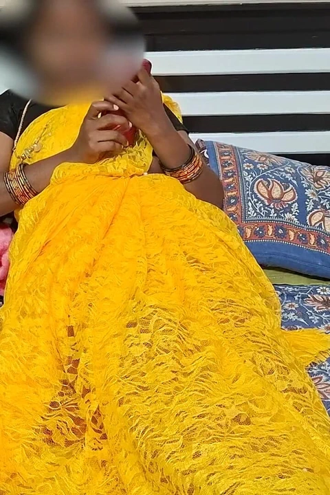 印度妻子的秘密幻想 - 丈夫和他的表妹一起在他里面