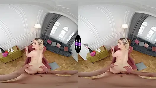 Molly Cute yapay penisi gerçek yarakla karşılaştırıyor ve sonra döl istiyor - teenmegaworld