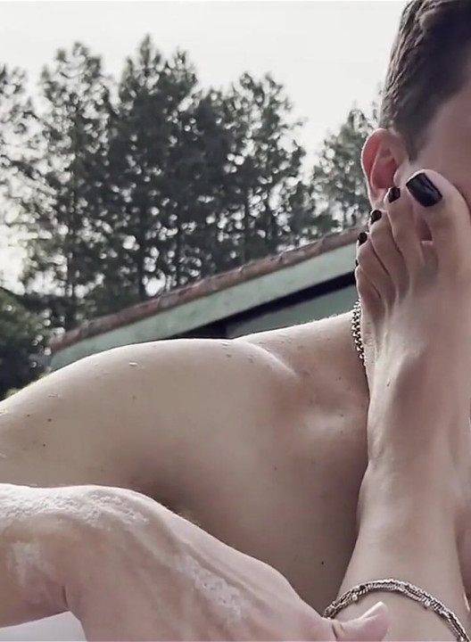 Goddess Kiffa - Sexy Foot Worship on Bathtub Ep 2