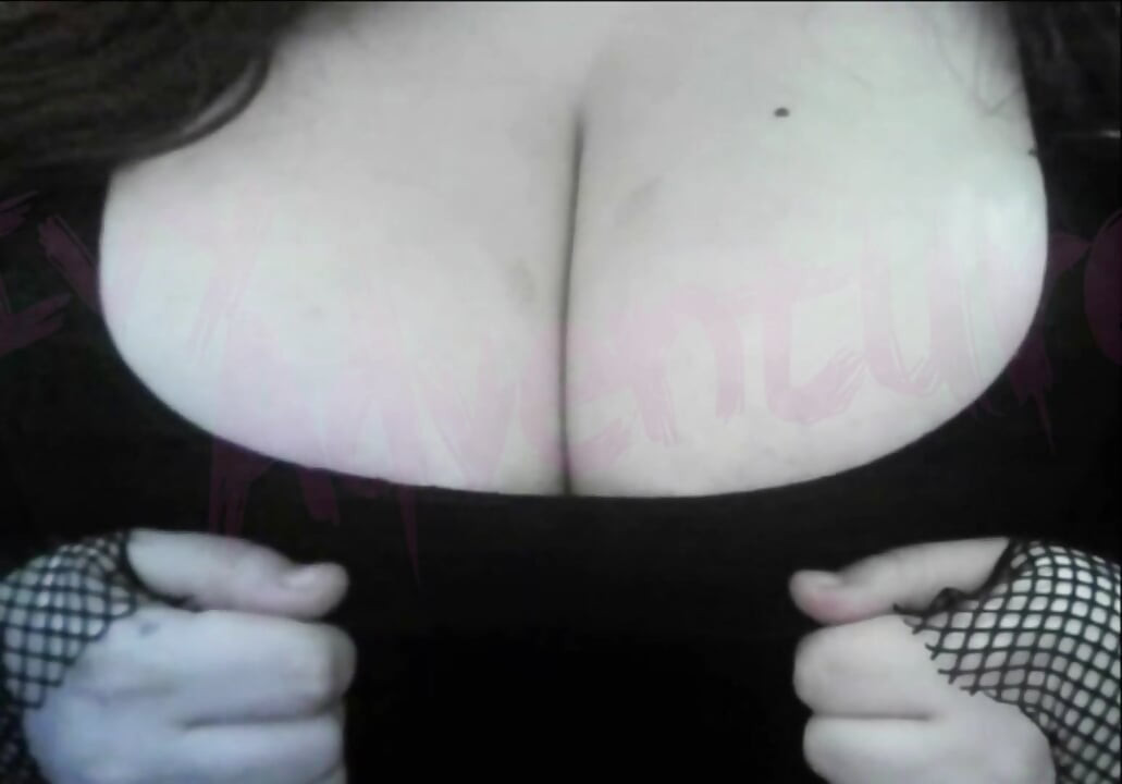 Ateşli evli kadın, otaku inek, büyük göğüsleriyle oynarken hentai izliyor #6