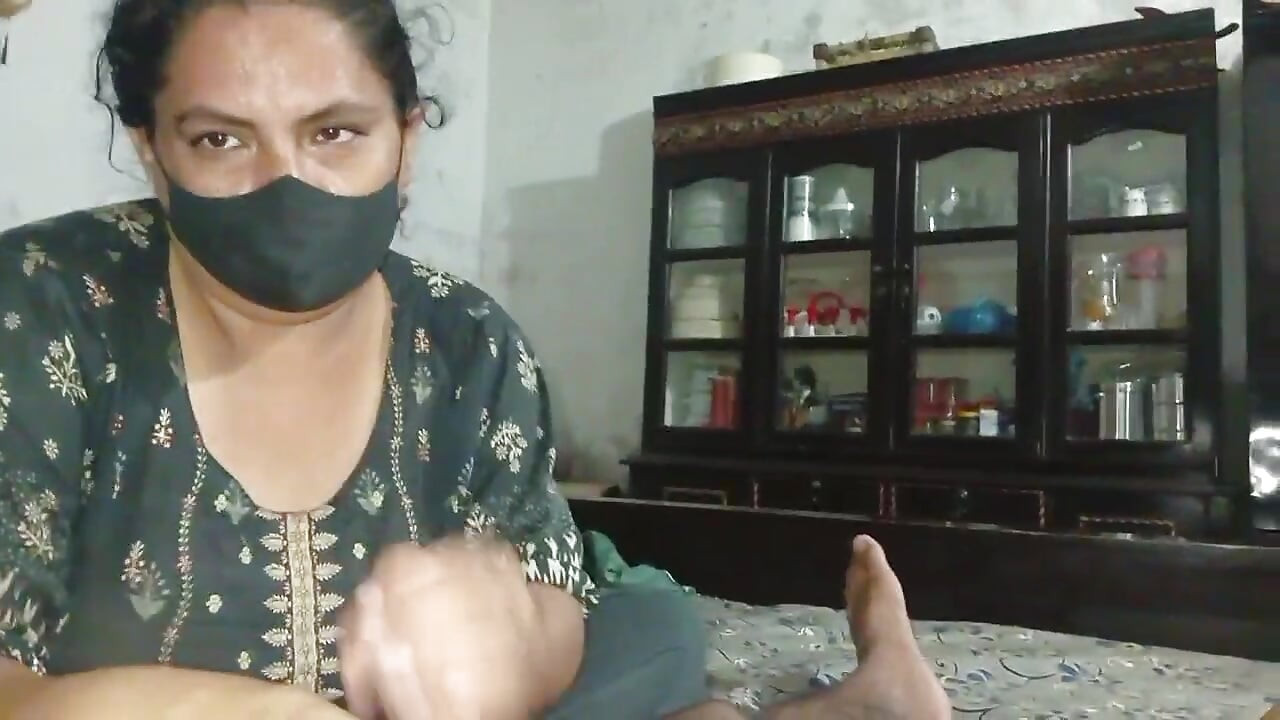 Hot boy and desi bhabhi new viral video xxx bhabhi ki chodai handjob video xxx full hot sex