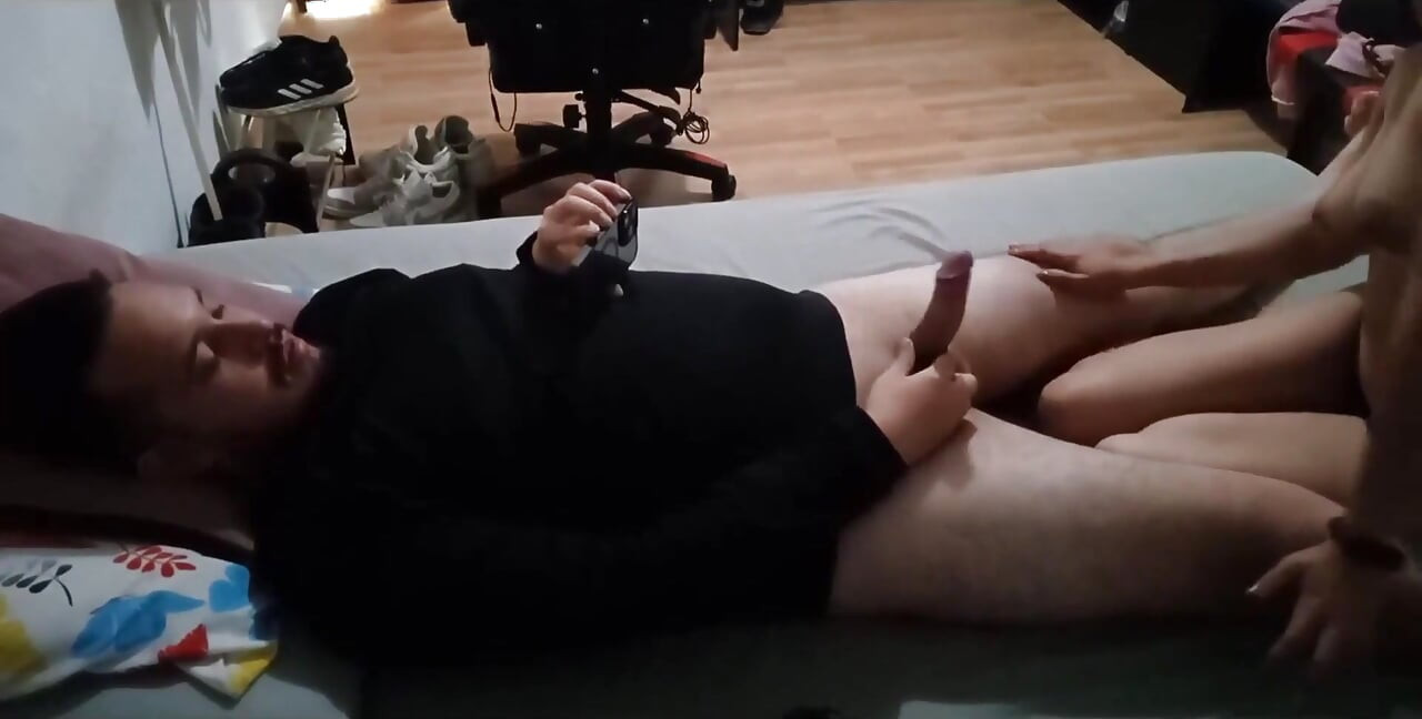 興奮的年輕女子騎著鄰居的雞巴為前男友報仇