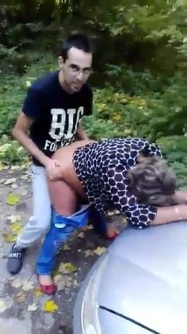Momche ebe lelka na kapaka na kolata