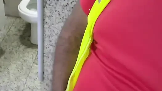 Soyunma odasında mastürbasyon yapmak