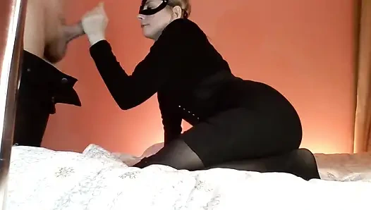 Tatlı kız başka birinin damadını yatak odasına aldı