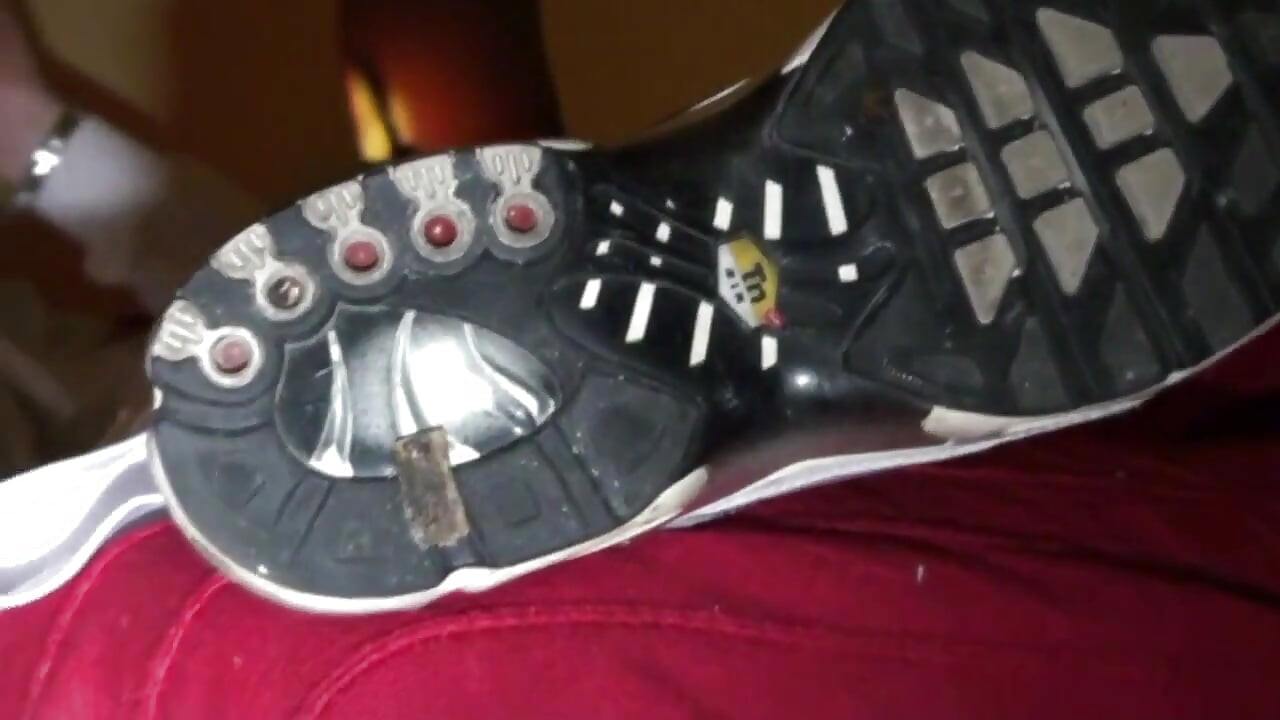 Feitsh sneaker submission with 2 scally boys in jogging