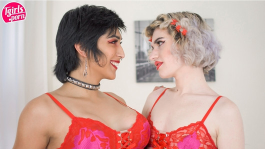 Porno Tgirls: Pixi Lust et Serena Bubbles font l'amour