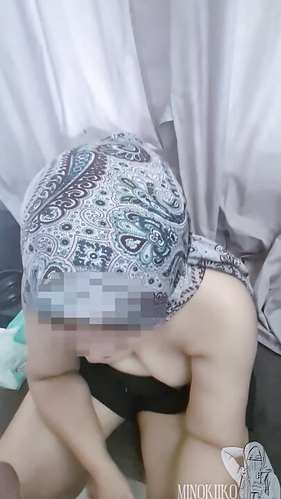Asian Hijab Girl Need to Buy A New Glasses So She Give Her Boyfriend A Blowjob - Minokiiko
