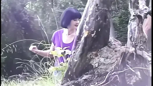 Gerçek hayattaki lezbo aşıkları açık havada amcık yalıyor