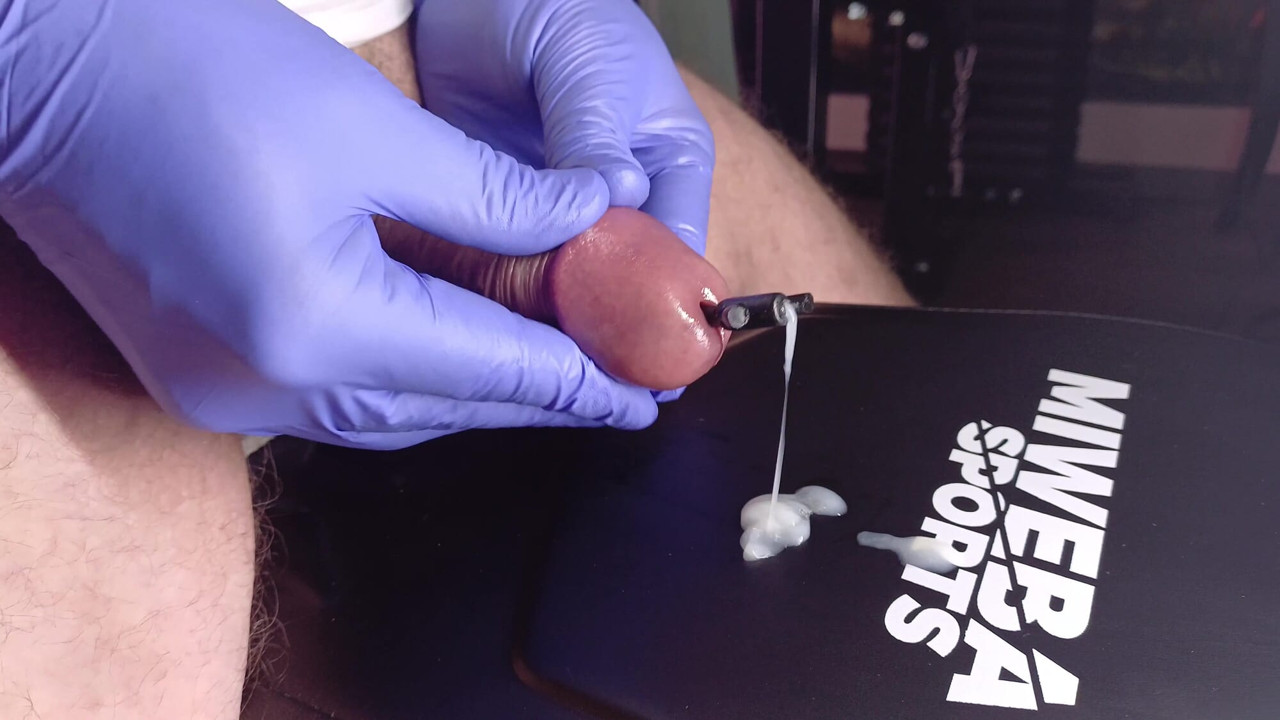 Clinic fetish session with Doctor Stange in dilator section. Inserted the dilator to the stop, penetrated the thick glans to the maximum...!