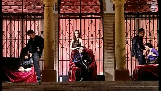 Сногсшибательную брюнетку в черных сапогах жестко трахнул возбужденный жесткий член