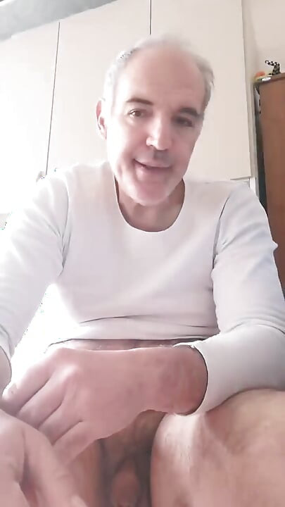 लुका, क्या आपके पास एक अच्छा बड़ा लंड है?