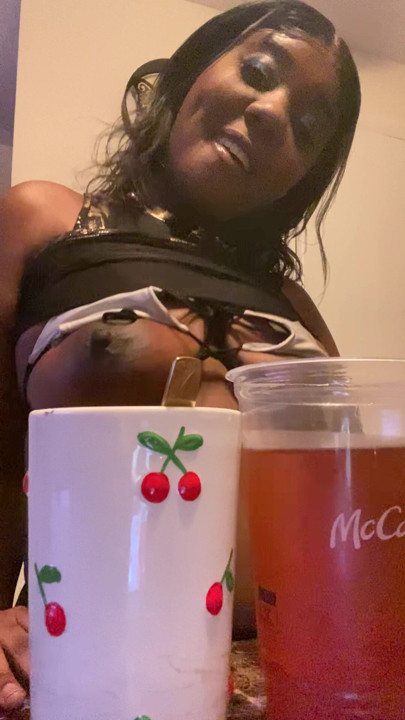 THOT MCDONALD’S WAITRESS