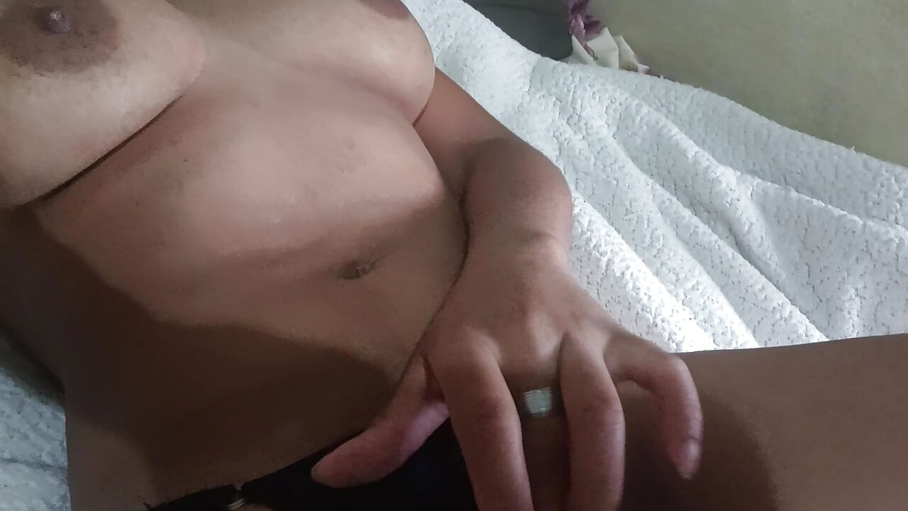 Something youdefinitely want to until the very end A private, playful moment with a natural amateur vibe and plenty teasing