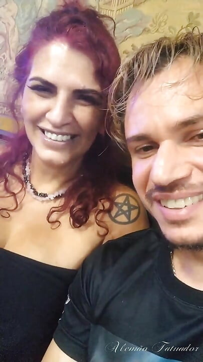Tatoueuse allemande et Melissa débaucheuse en coulisses