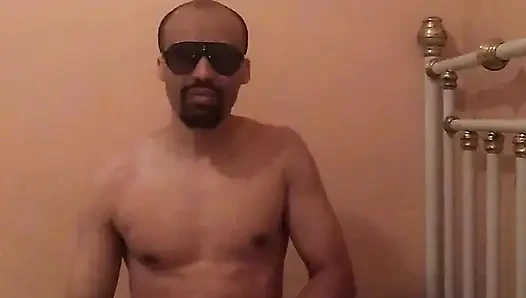 Buraya meraktan geldin ama en samimi sırrımı keşfetmek için sonuna kadar kalabilirsin.
