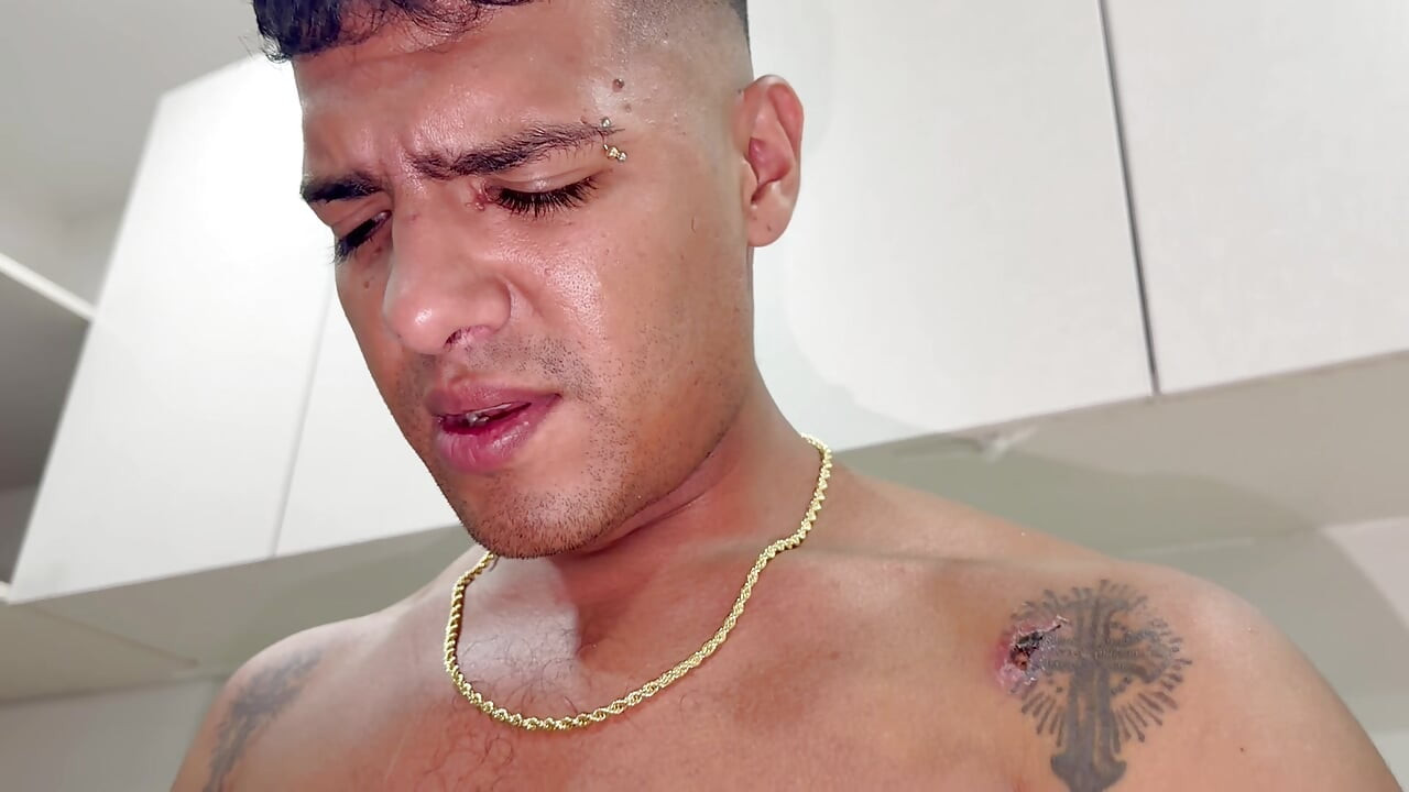 My stepmom helps me with my erection, I fucked her ass until she was full of milk