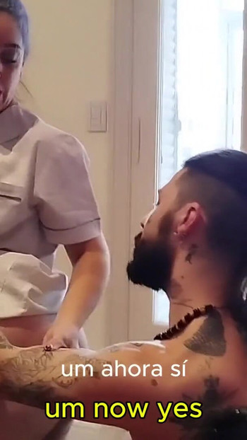 Momento memorável de "Terapeuta fode seu paciente em uma cadeira de rodas. TERAPIAS ALTERNATIVAS"